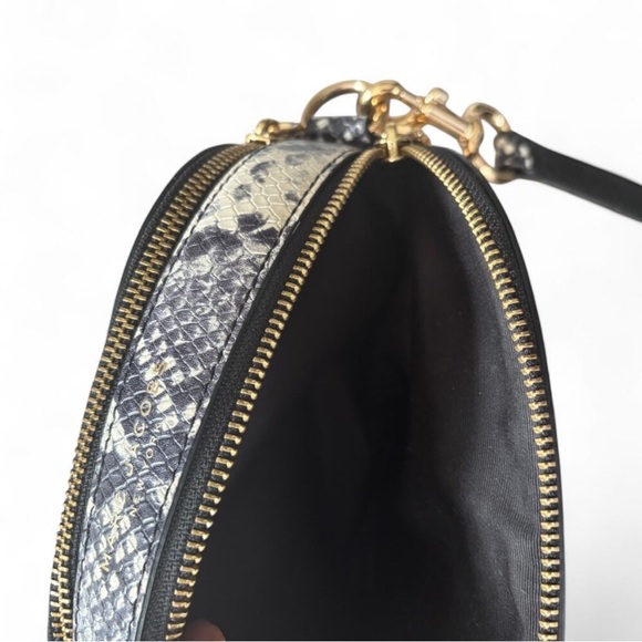 Marc Jacobs Shutter snakeskin-embossed leather crossbody bag. - Picture 8 of 9